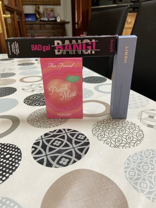 Set de Maquillaje: Benefit, Too Faced y Merit