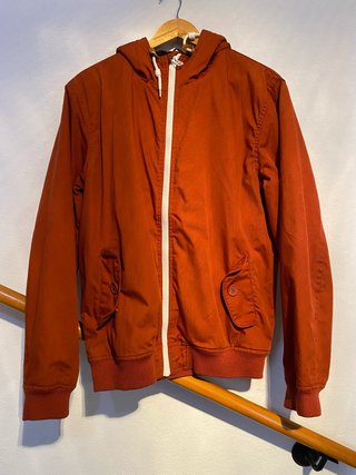 Chaqueta naranja hombre