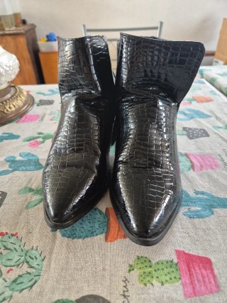 Botines Negros Efecto Cocodrilo