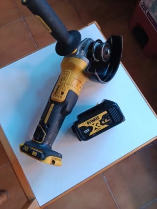 AMOLADORA RADIAL DEWALT BATERÍA DCG405