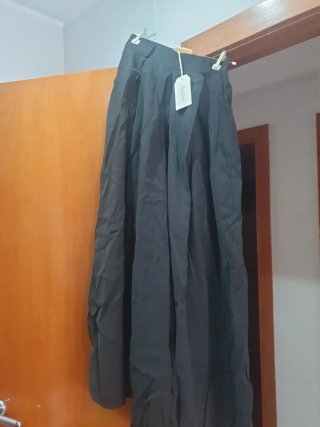 Pantalón Palazzo Negro con bolsillos y trabillas