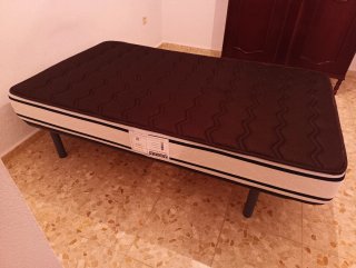 Conjunto colchón y somier de láminas.