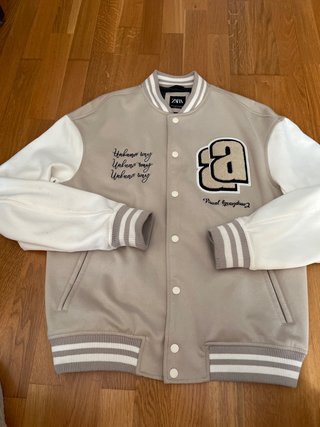 Chaqueta Varsity Zara Beige y Blanca