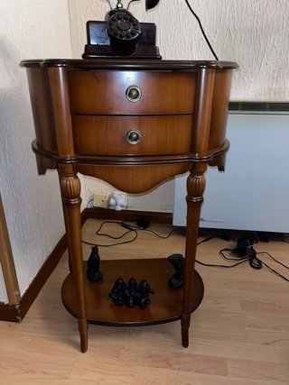 Mesa de teléfono vintage de madera