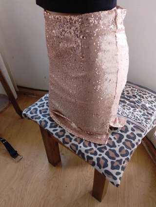 Falda de lentejuelas dorada