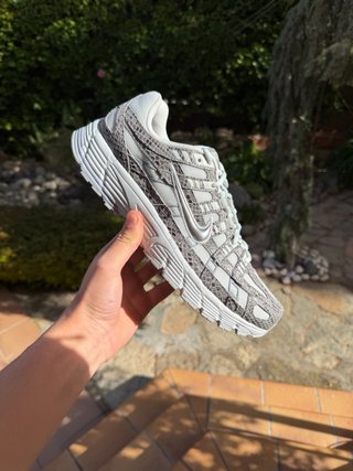 Zapatillas Nike P-6000 Grises y Blancas