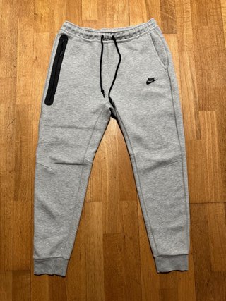 Pantalón Nike Tech Fleece Gris Talla L