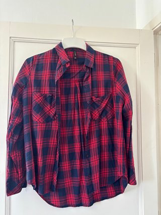 Camisa de cuadros roja y azul