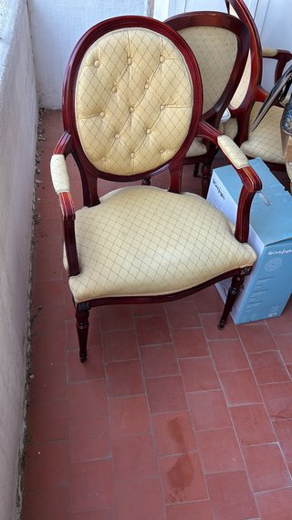 Conjunto de mesa y 6 sillas clásicas