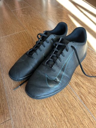Botas de fútbol sala Nike negras
