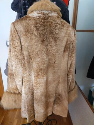 Chaquetón imitación Astracán beige