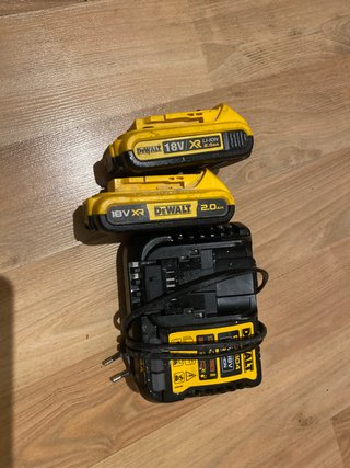 Cargador y 2 Baterías Dewalt 18V 2.0Ah