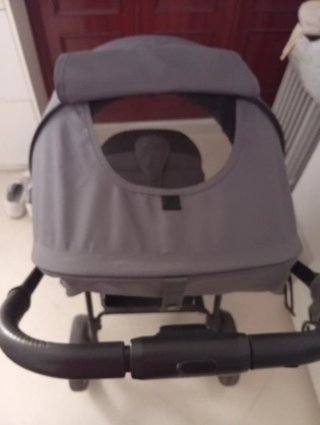 Carro de paseo gris marca kinderkraft