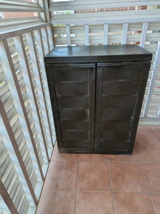 Mueble bajo de terraza negro ,