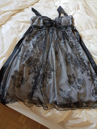 Vestido de fiesta negro con encaje