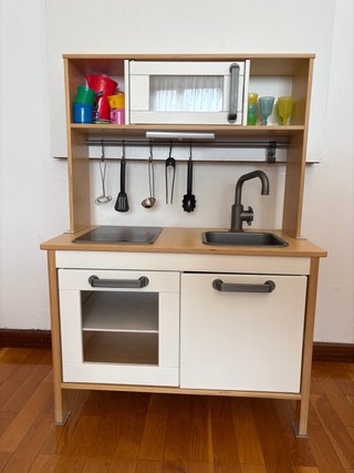 Cocinita de juguete IKEA con accesorios