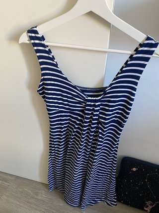 Vestido de rayas azul marino y blanco