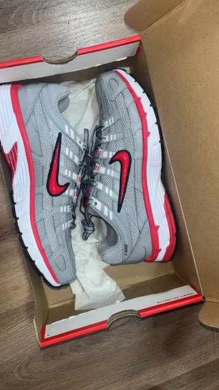 Zapatillas Nike P-6000 Gris y Rojo