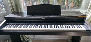 Piano digital Roland de 88 teclas