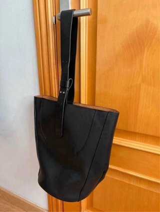 Bolso ZARA de Piel Negro