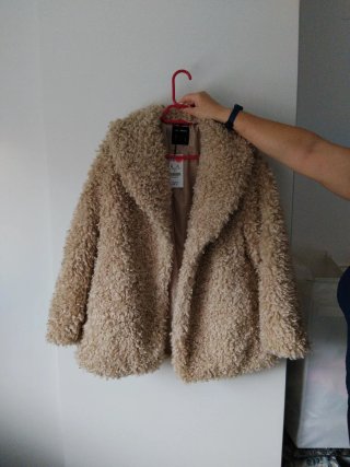 Chaquetón de pelo sintético beige Lefties