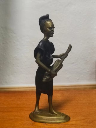 Escultura de Bronce Macizo Músico Africano