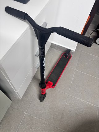 Patinete Decathlon Rojo y Negro