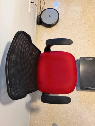 Silla de escritorio con reposapiés