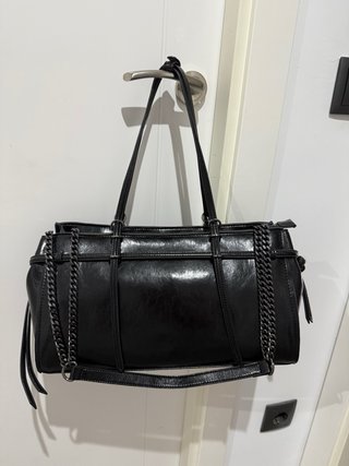 Bolso Zara Negro con Cadena