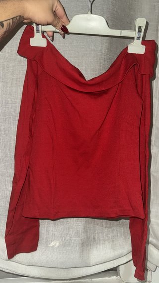 Top Rojo con Hombros Descubiertos