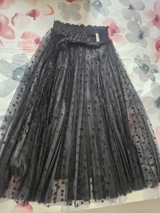 Falda Plisada Negra con Lunares