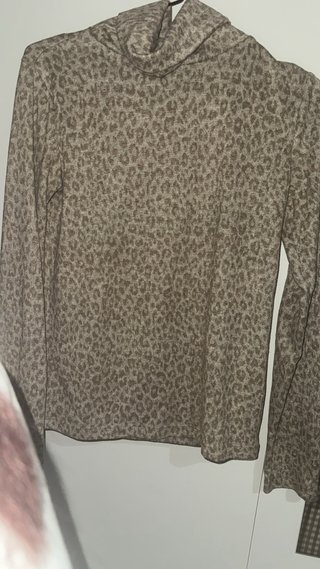Jersey de Cuello Alto Estampado Leopardo