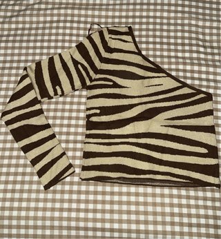 Top Asimétrico Estampado Cebra