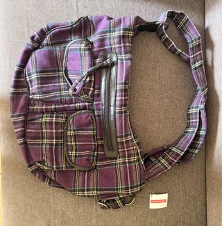 Bolso Bandolera y Gorra Clockhouse