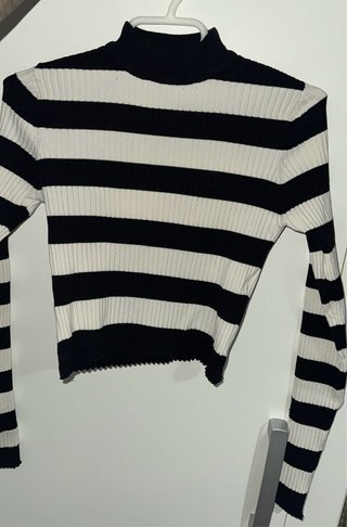 Top de rayas blanco y negro