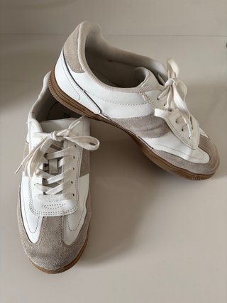 Zapatillas Zara Blancas y Beige