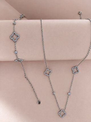Conjunto de Joyas con Motivos Florales