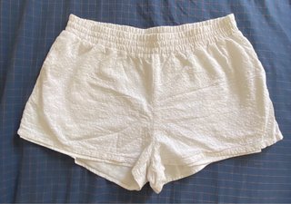 Pantalón corto blanco con bordados