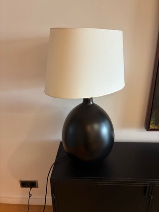 Lámpara de mesa cerámica negra y beige
