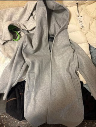 Gabardina con cinturon Gris Stradivarius Talla XS