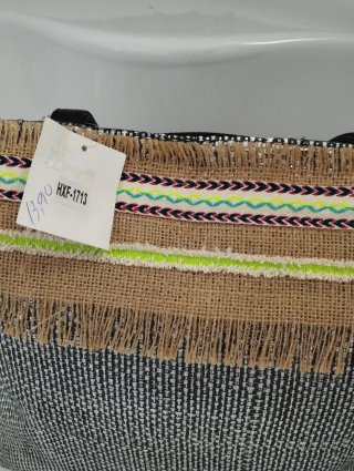 Bolso de playa con detalles étnicos