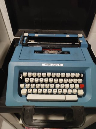 Máquina de escribir Olivetti Studio 46