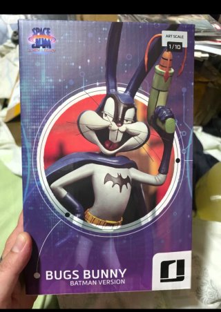 Figura Bugs Bunny Batman Version Space Jam