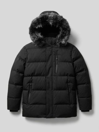 Chaquetón de hombre negro con capucha de pelos