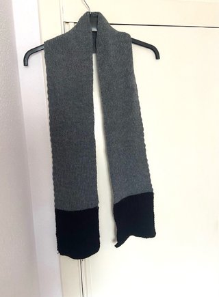 Bufanda Unisex Gris y Negra