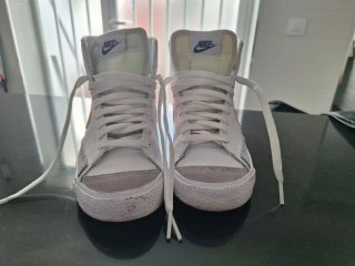 Zapatillas Nike Blancas y Grises