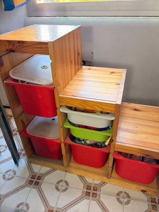 Estantería de madera IKEA