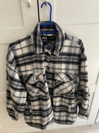 Sobrecamisa de cuadros Zara gris y negra