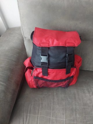 Mochila Roja y Negra