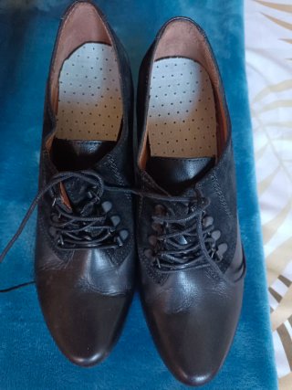 Botines de piel negros
